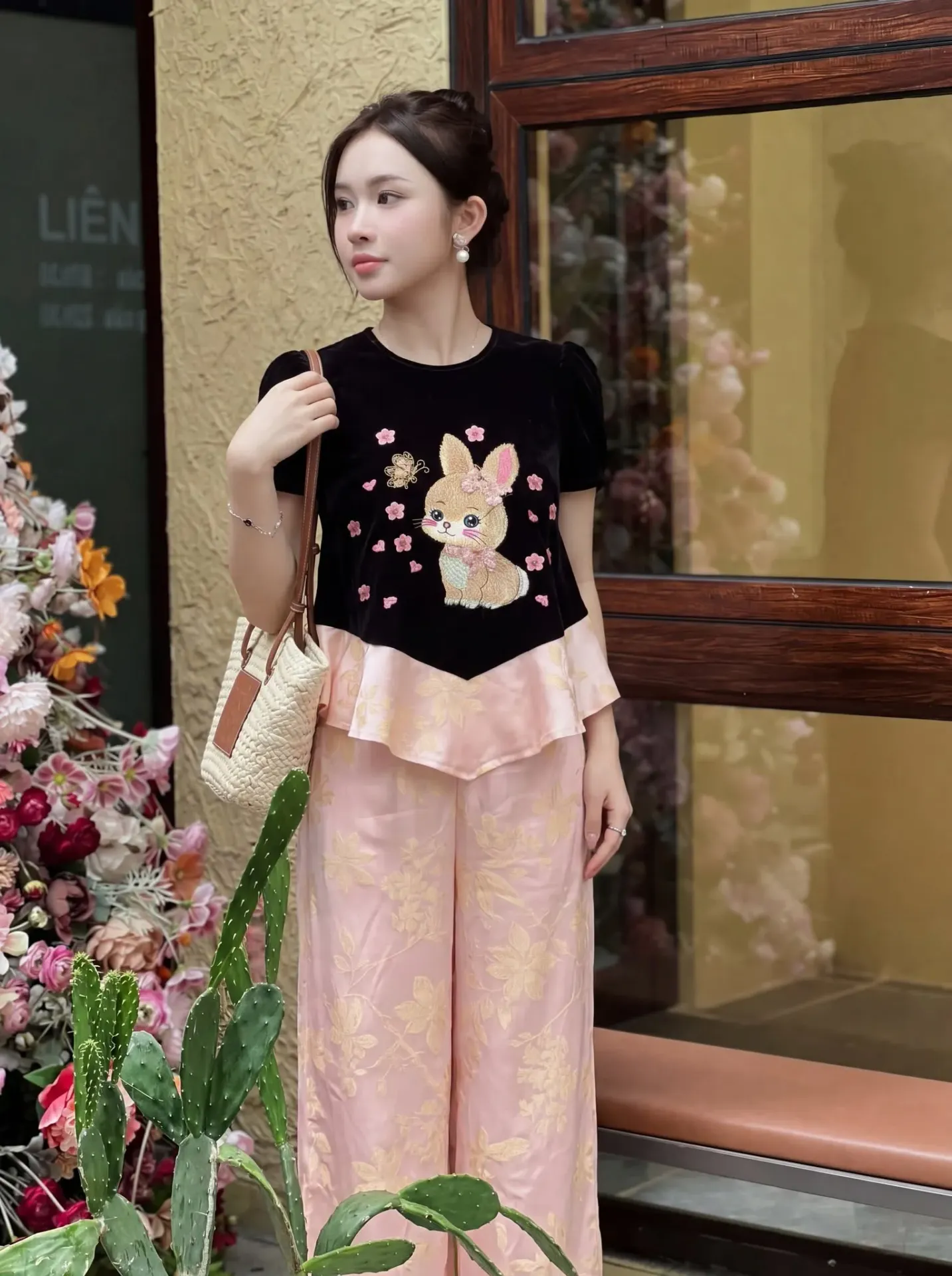 Set Áo Nhung Đen + Quần Lụa Hồng