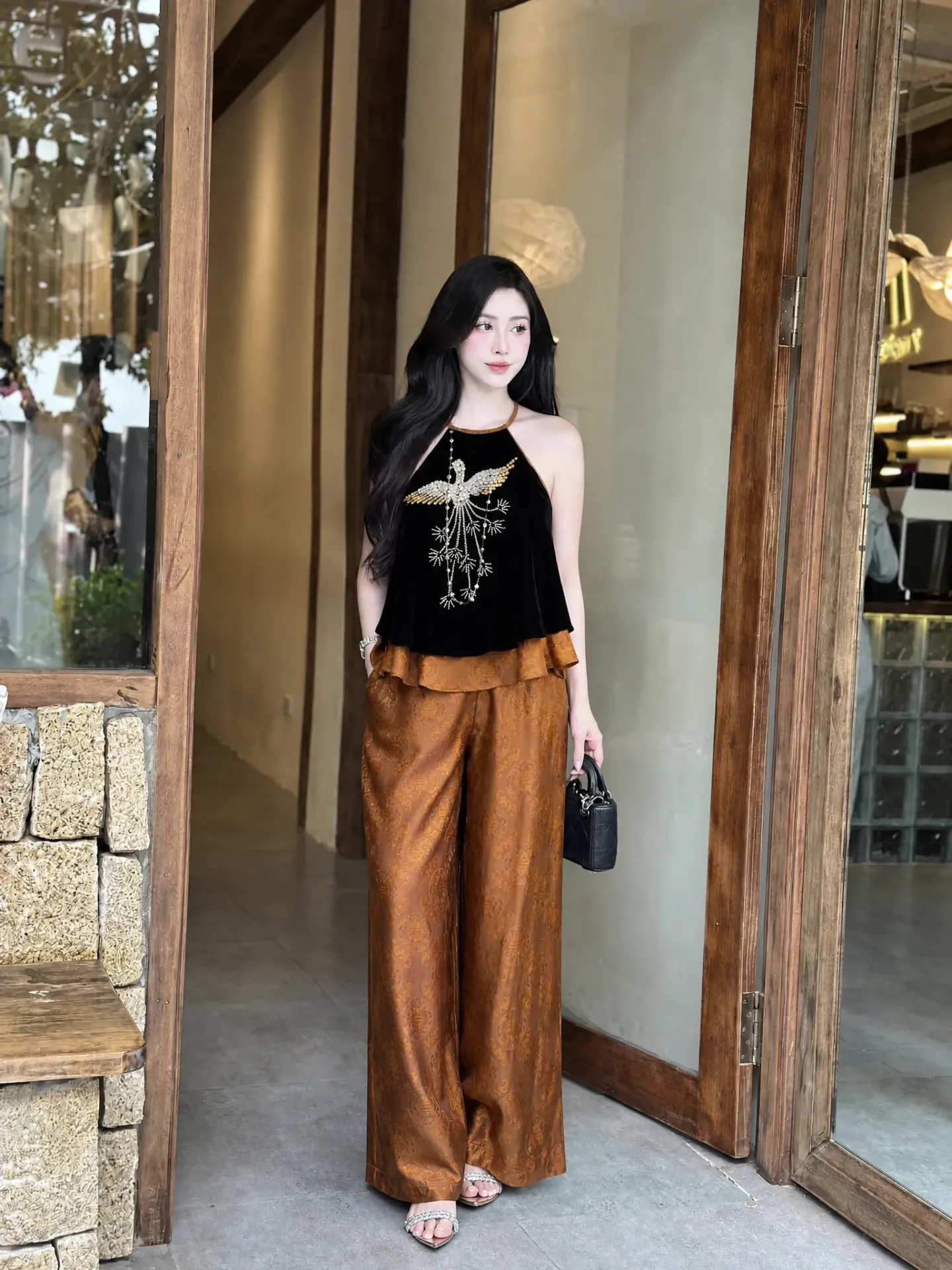 Set Áo nhung đen phối quần lụa nâu đồng