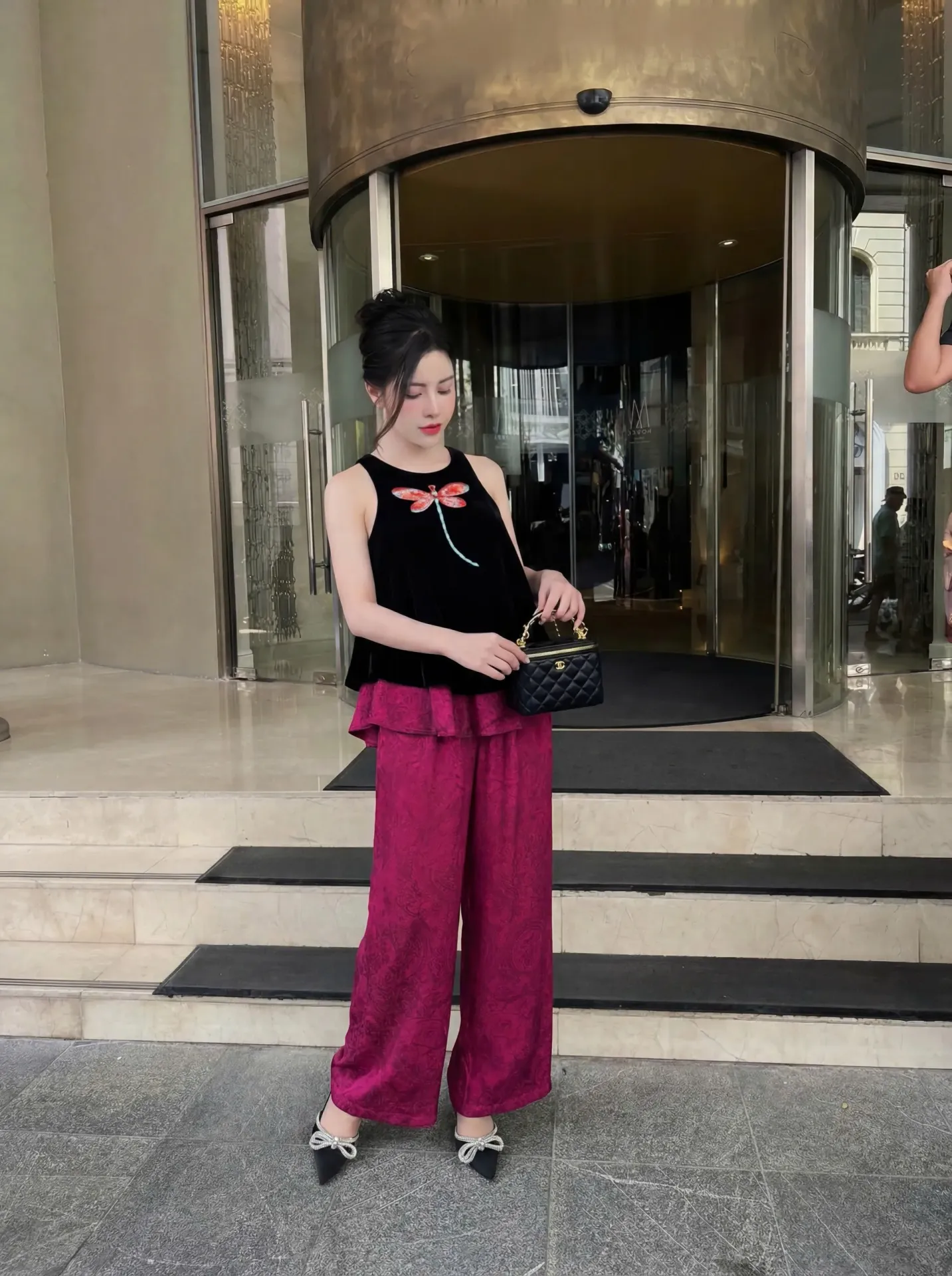 Set Áo Đen + Quẩn đỏ đô