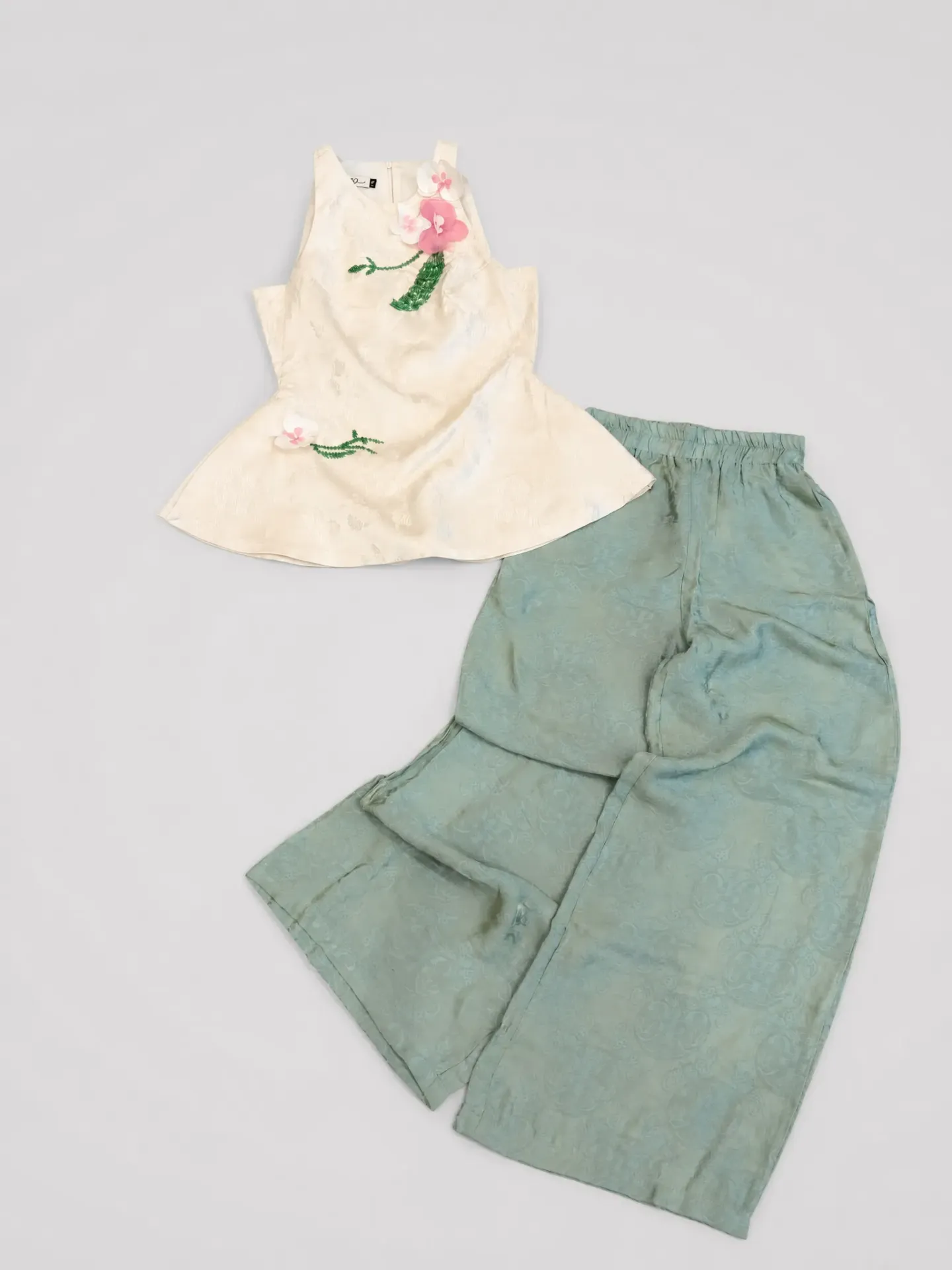 Set Áo Trắng + Quần lụa xanh mint 