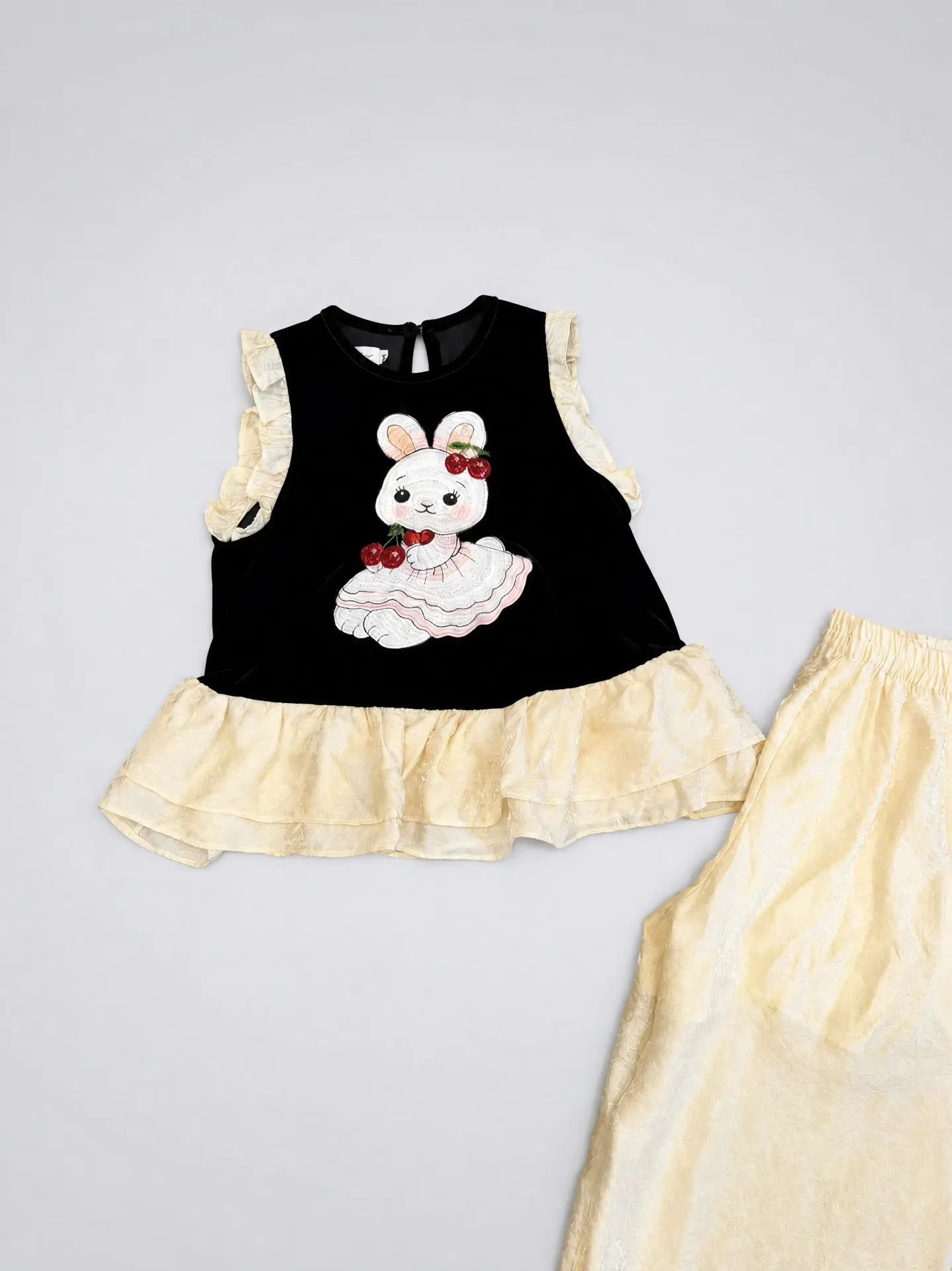 Set Đen phối kem + Quần 