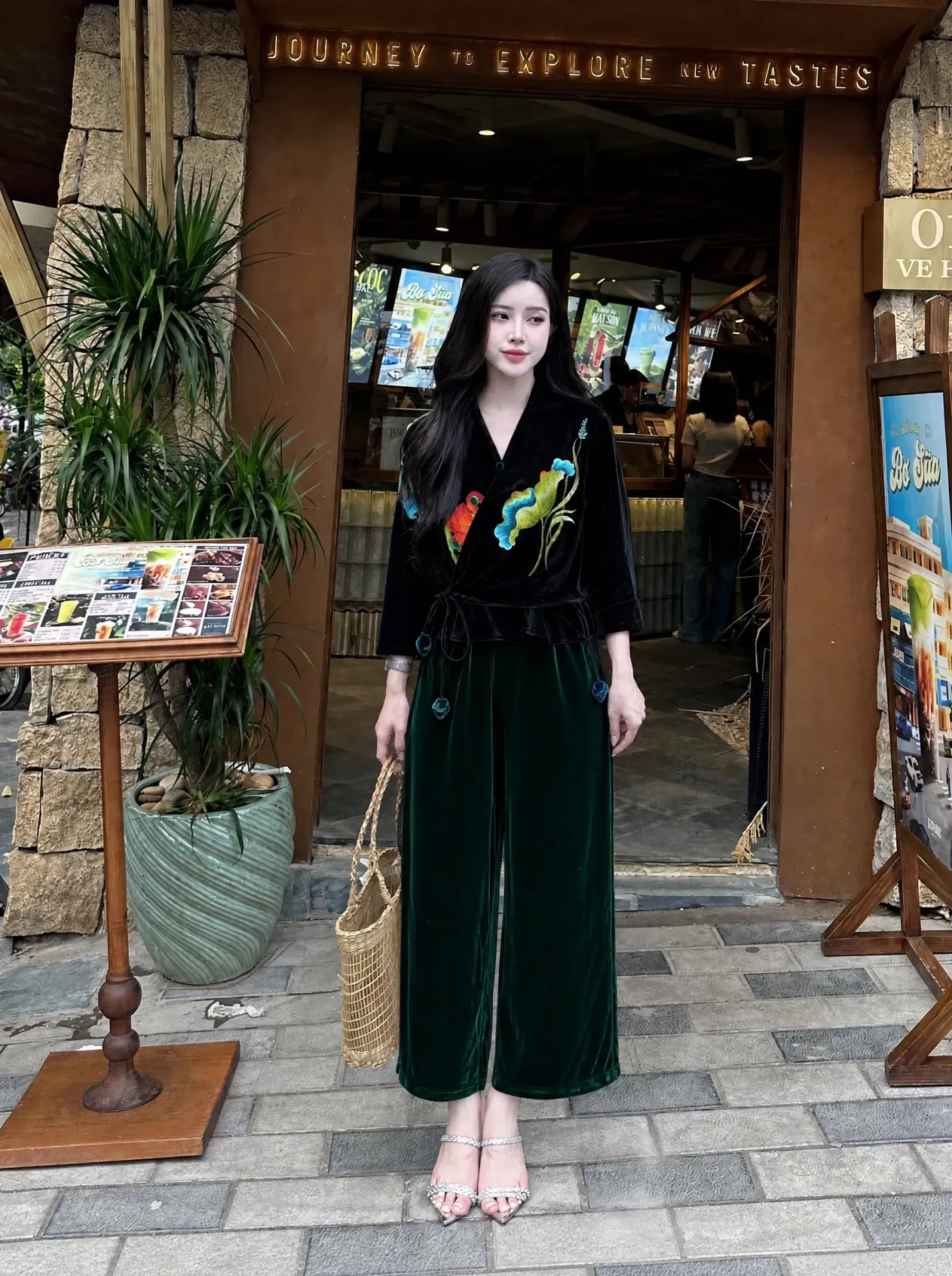 Set Áo nhung đen + quần nhung xanh rêu