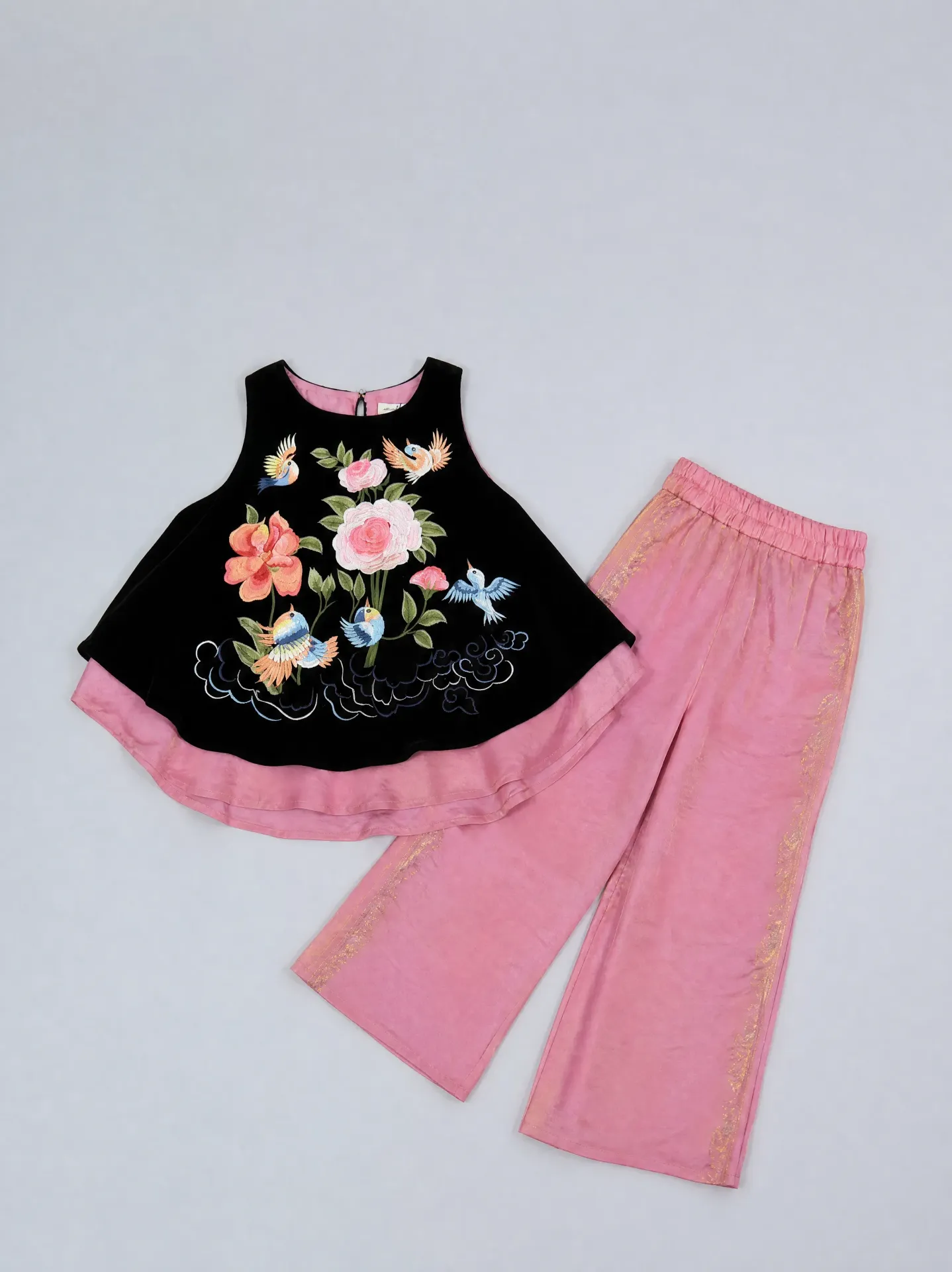 Set Đen + Quần Hồng