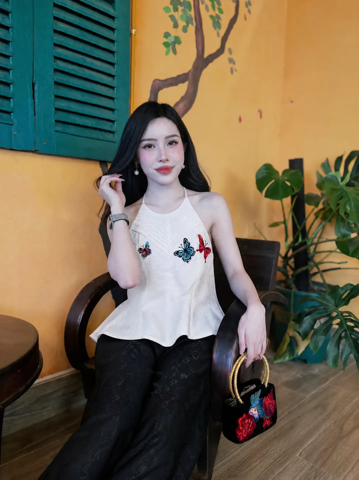 Set Yếm Kem phối quần đen
