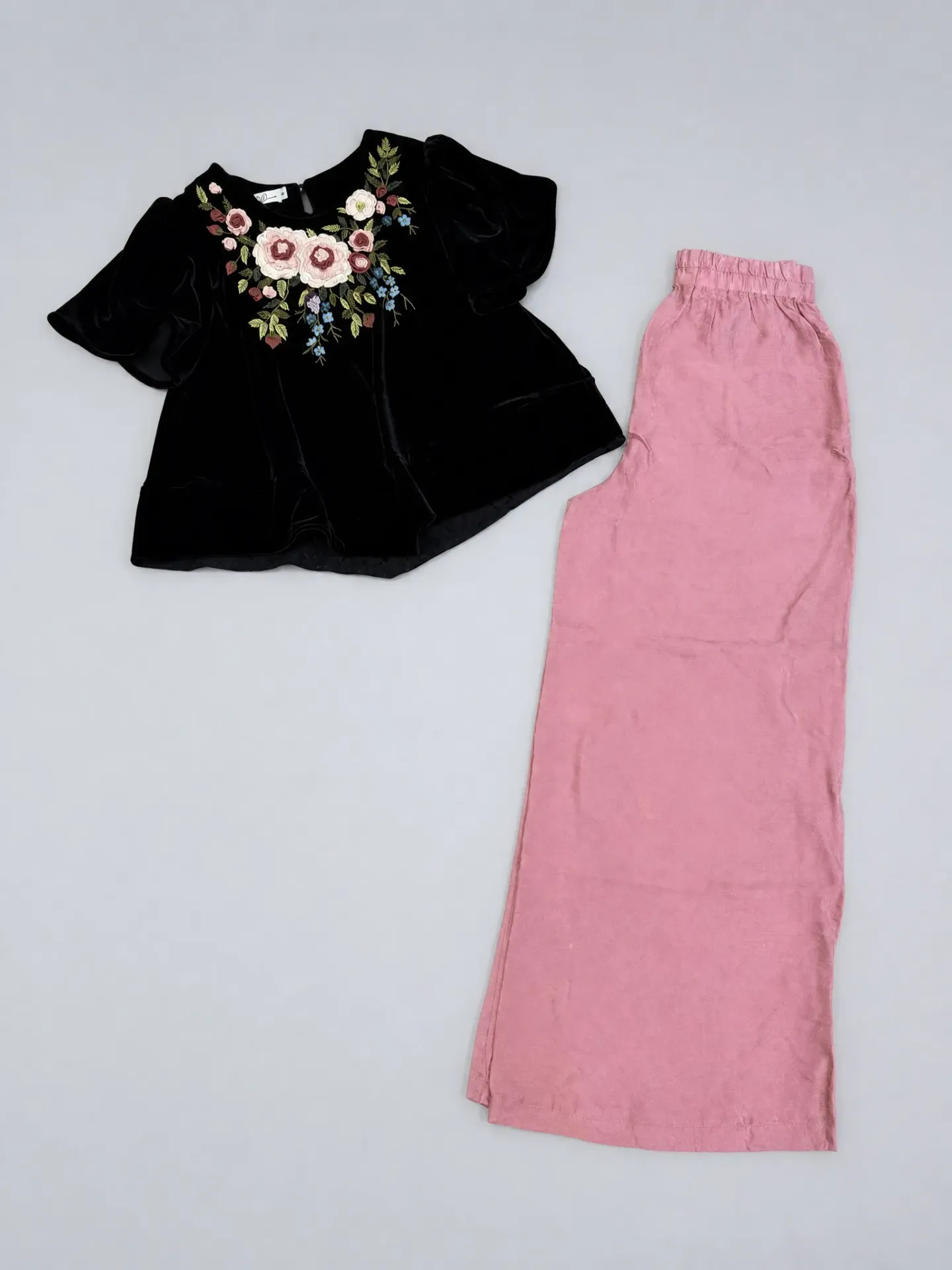 Set Áo nhung Đen + quần lụa hồng